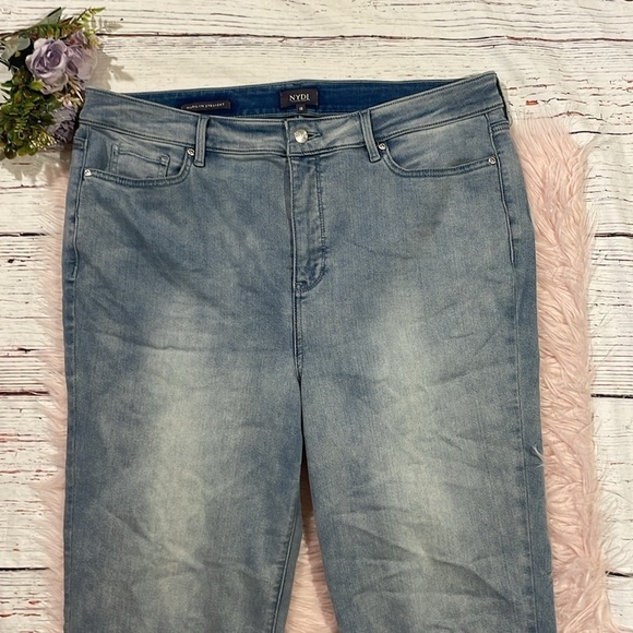 NYDJ Not Your Daughter's Thighshaper Straight Crop High Rise Jeans - Picture 5 of 9